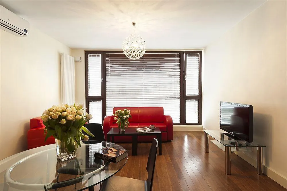 Triton Park Apartments Warsaw